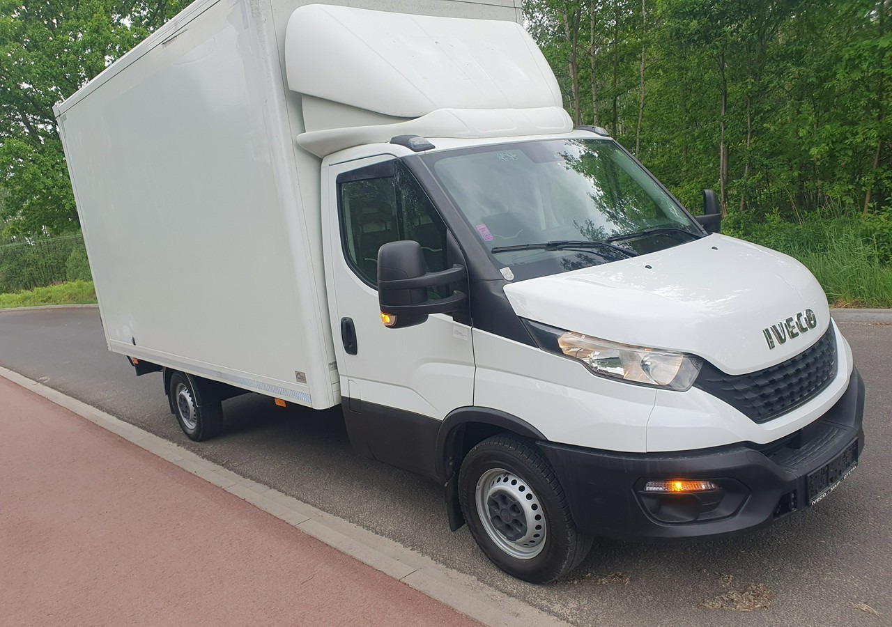 Iveco 35 Daily 35S14 klima * 3 osobowy *nowy rozrząd * - Лекотоварен автомобил фургон: снимка 3 Iveco 35 Daily 35S14 klima * 3 osobowy *nowy rozrząd * - Лекотоварен автомобил фургон: снимка 3