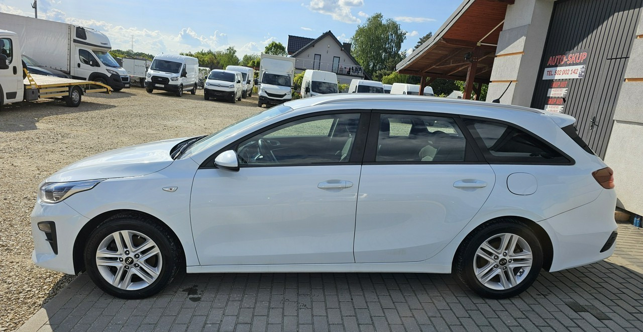 Kia Cee'd III gwarancja*serwis* zadbany - Комби: снимка 4 Kia Cee'd III gwarancja*serwis* zadbany - Комби: снимка 4