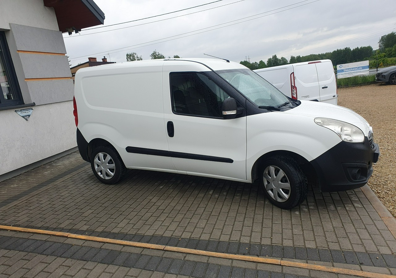 Opel Combo Opel Combo 1.4 Benzyna Polski Salon - Товарен бус: снимка 4 Opel Combo Opel Combo 1.4 Benzyna Polski Salon - Товарен бус: снимка 4