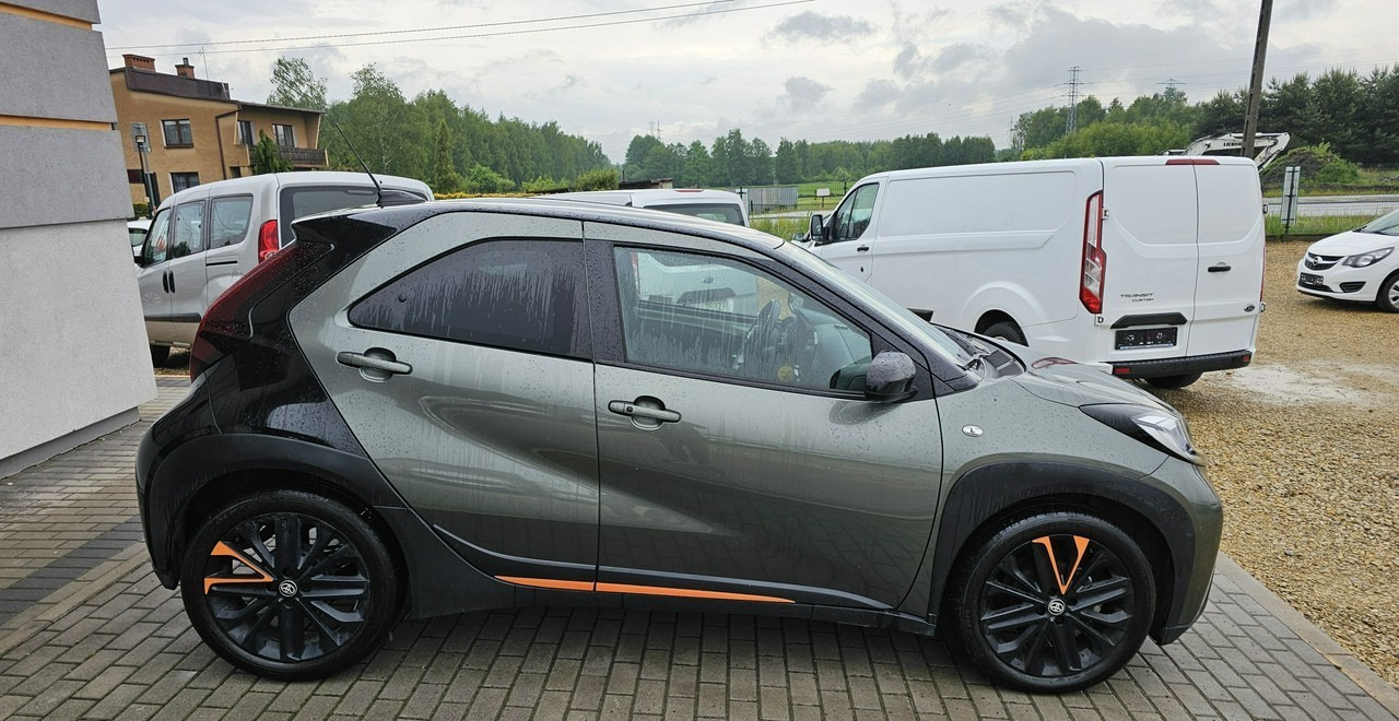 Toyota Aygo X Aygo x cross limited automat 25tyś - Хечбек: снимка 5 Toyota Aygo X Aygo x cross limited automat 25tyś - Хечбек: снимка 5