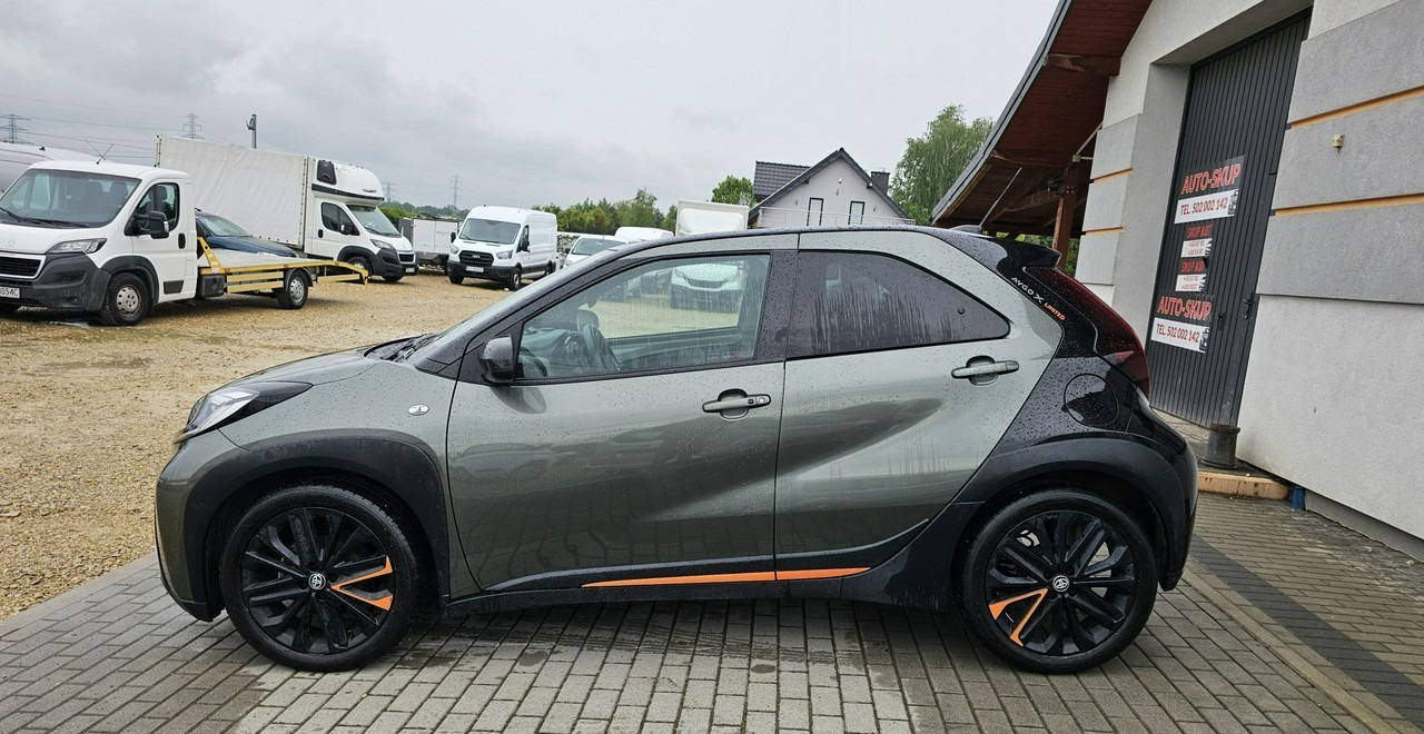 Toyota Aygo X Aygo x cross limited automat 25tyś - Хечбек: снимка 4 Toyota Aygo X Aygo x cross limited automat 25tyś - Хечбек: снимка 4