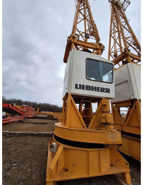 Liebherr 140EC-H6 45m jib - Кулокран: снимка 1 Liebherr 140EC-H6 45m jib - Кулокран: снимка 1