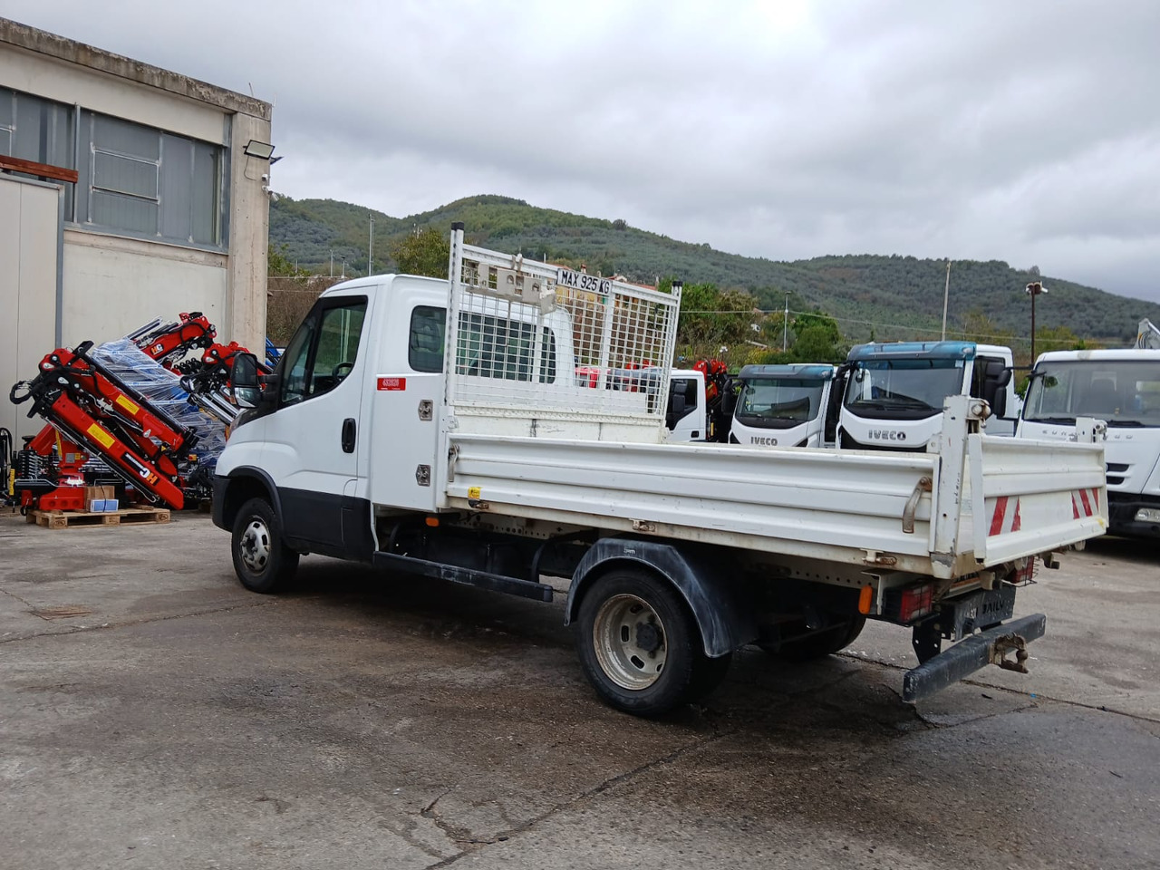 IVECO DAILY 35-120 - Камион с кран: снимка 5 IVECO DAILY 35-120 - Камион с кран: снимка 5