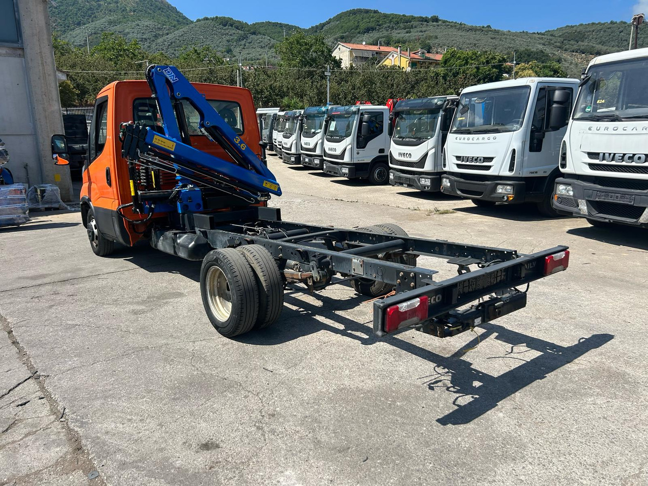 Камион с кран IVECO DAILY 35-140: снимка 18