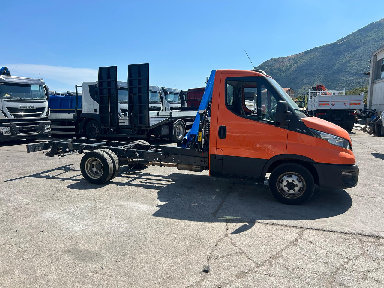 Камион с кран IVECO DAILY 35-140: снимка 11