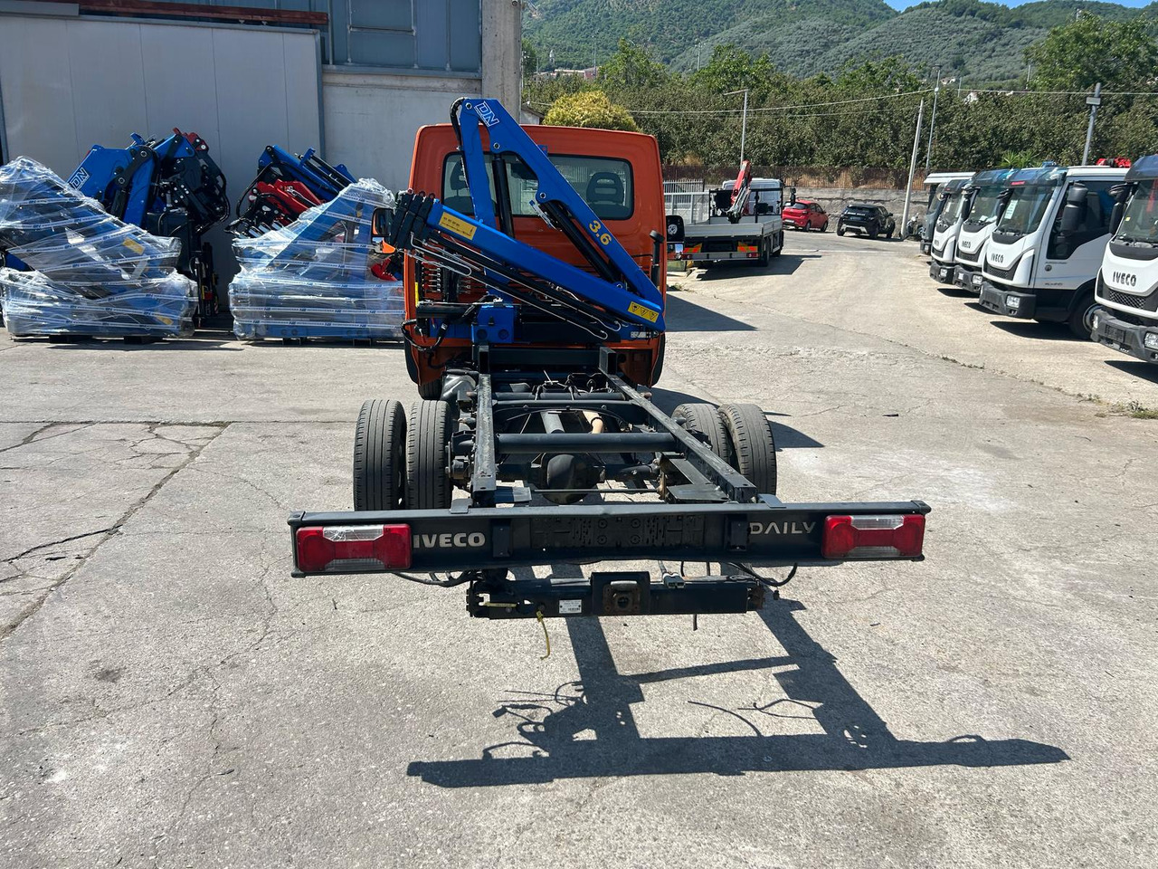 Камион с кран IVECO DAILY 35-140: снимка 15