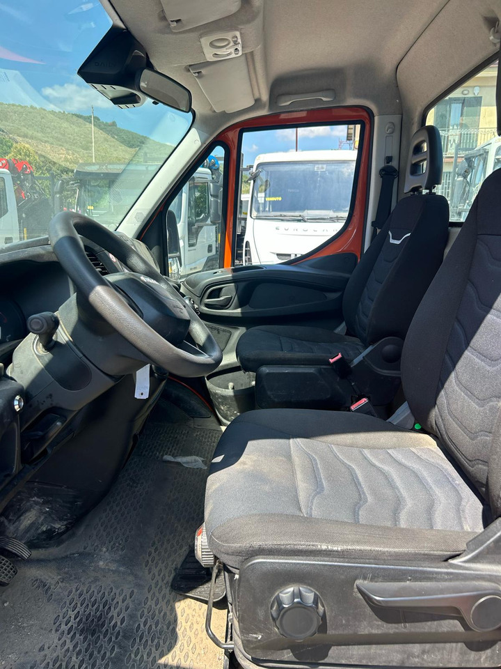 Камион с кран IVECO DAILY 35-140: снимка 25