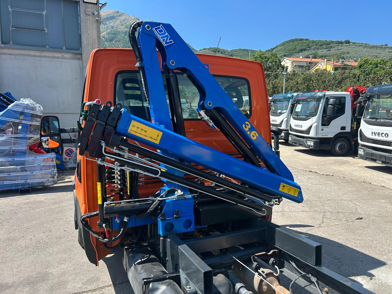 Камион с кран IVECO DAILY 35-140: снимка 22