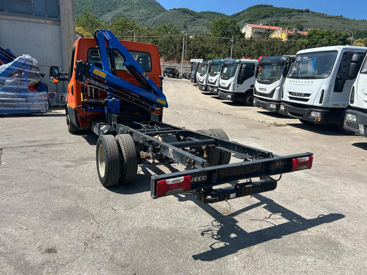 Камион с кран IVECO DAILY 35-140: снимка 16
