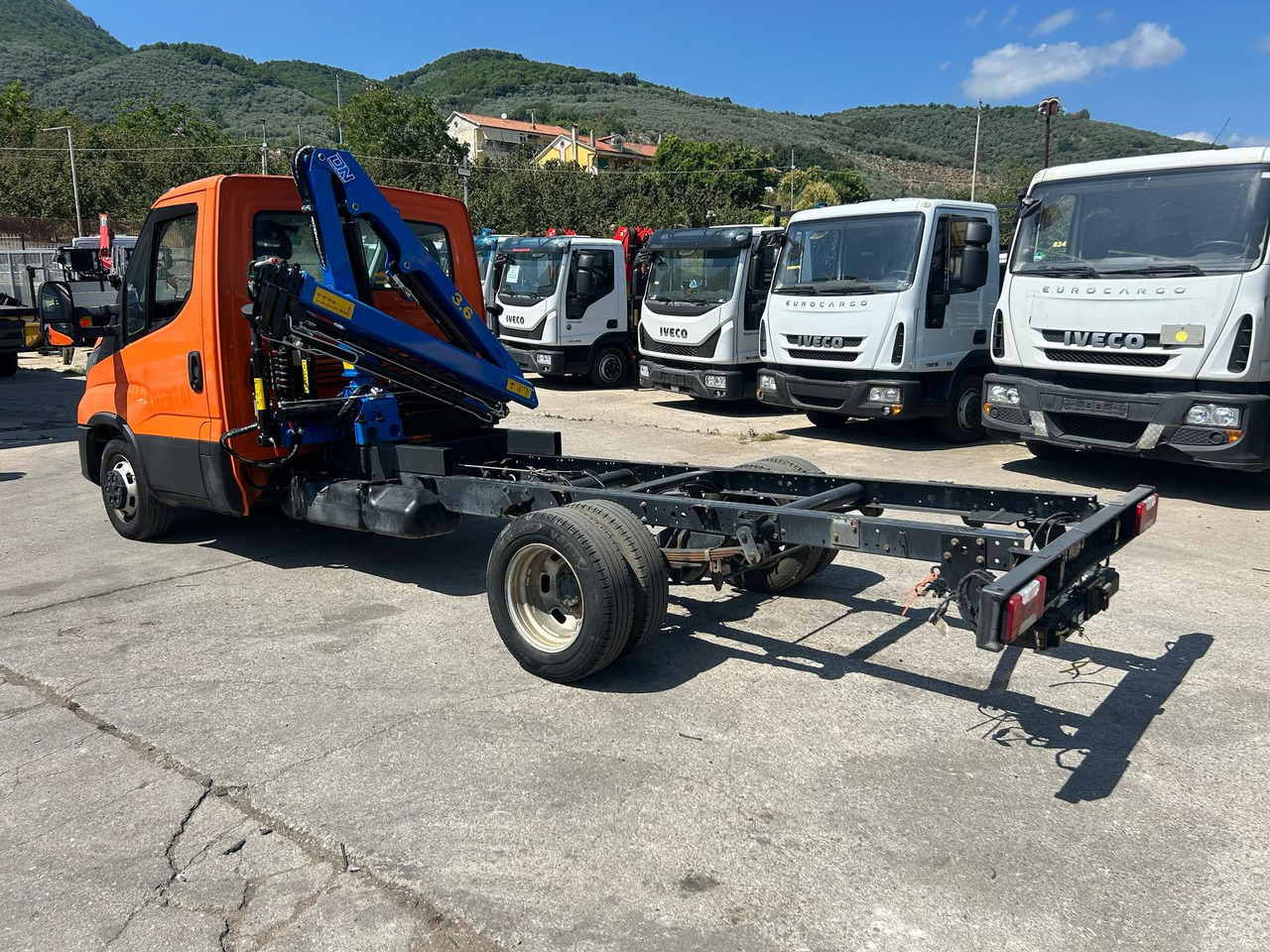 Камион с кран IVECO DAILY 35-140: снимка 17