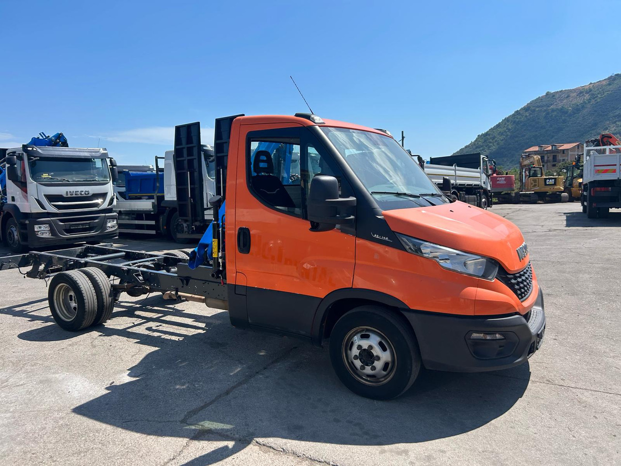 Камион с кран IVECO DAILY 35-140: снимка 9