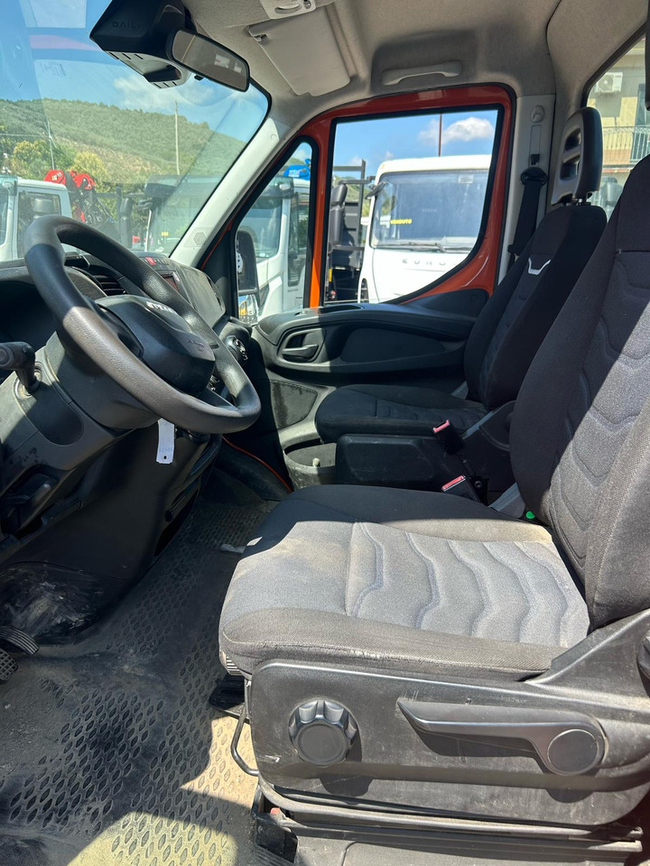 Камион с кран IVECO DAILY 35-140: снимка 24