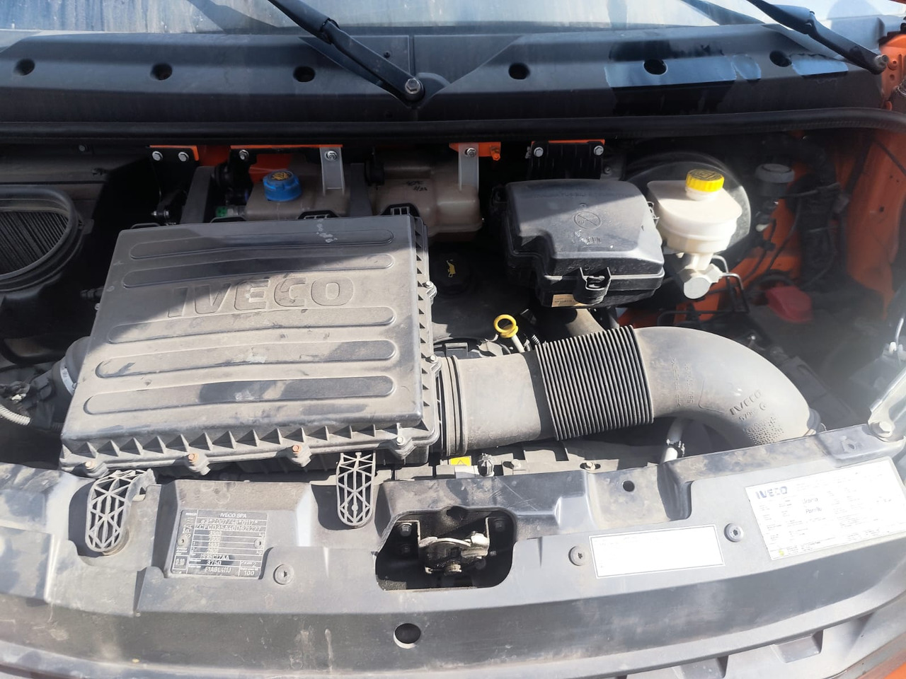 IVECO DAILY 35-140 - Камион с кран: снимка 2 IVECO DAILY 35-140 - Камион с кран: снимка 2