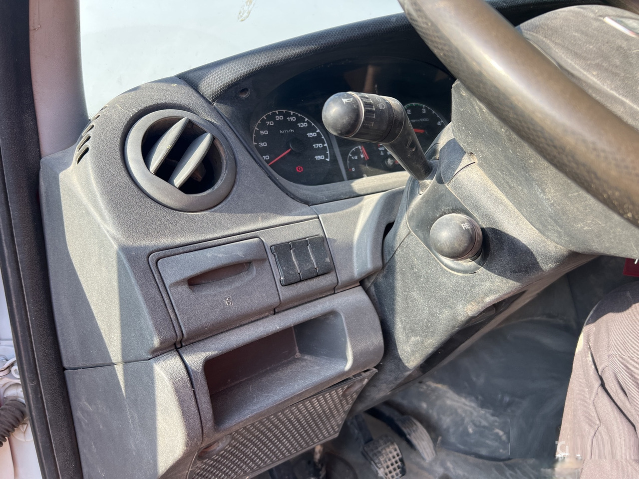 IVECO DAILY 35C13 - Бус самосвал: снимка 5 IVECO DAILY 35C13 - Бус самосвал: снимка 5