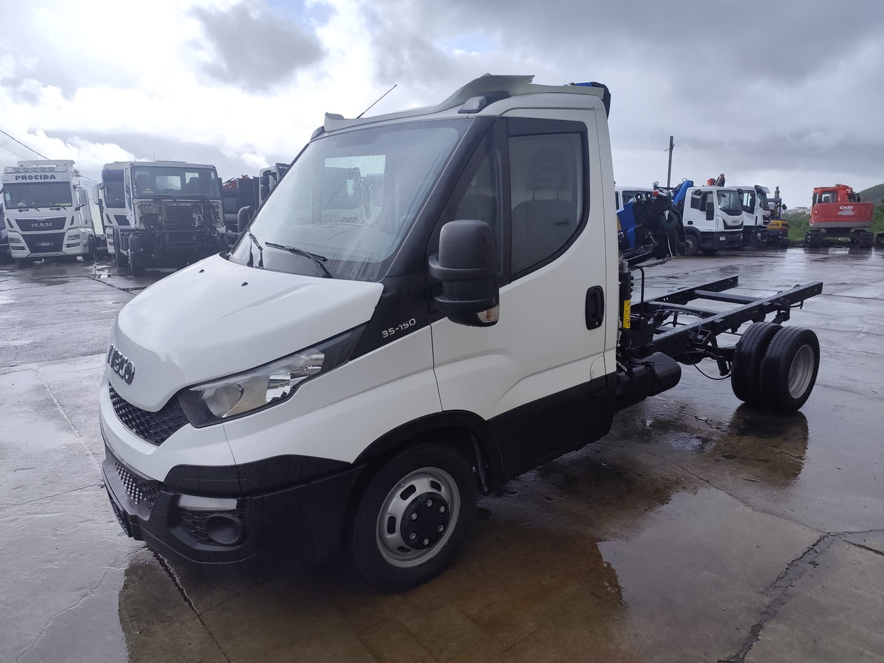 IVECO DAILY 35C15 - Камион с кран: снимка 1 IVECO DAILY 35C15 - Камион с кран: снимка 1
