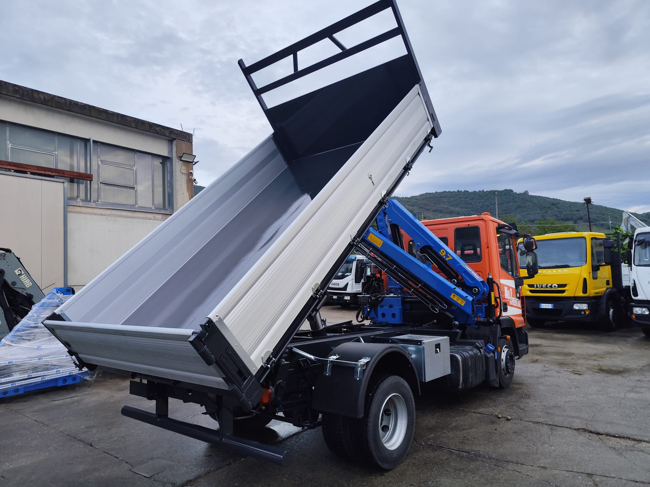IVECO EUROCARGO 120-90L - Камион с кран: снимка 4 IVECO EUROCARGO 120-90L - Камион с кран: снимка 4