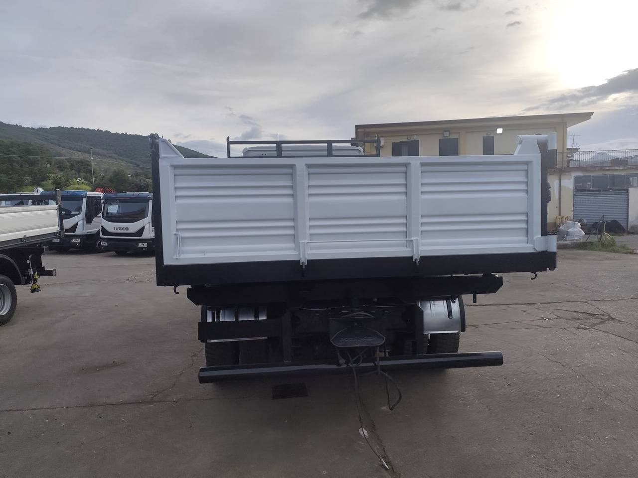 IVECO EUROCARGO 120E25 - Самосвал камион: снимка 5 IVECO EUROCARGO 120E25 - Самосвал камион: снимка 5