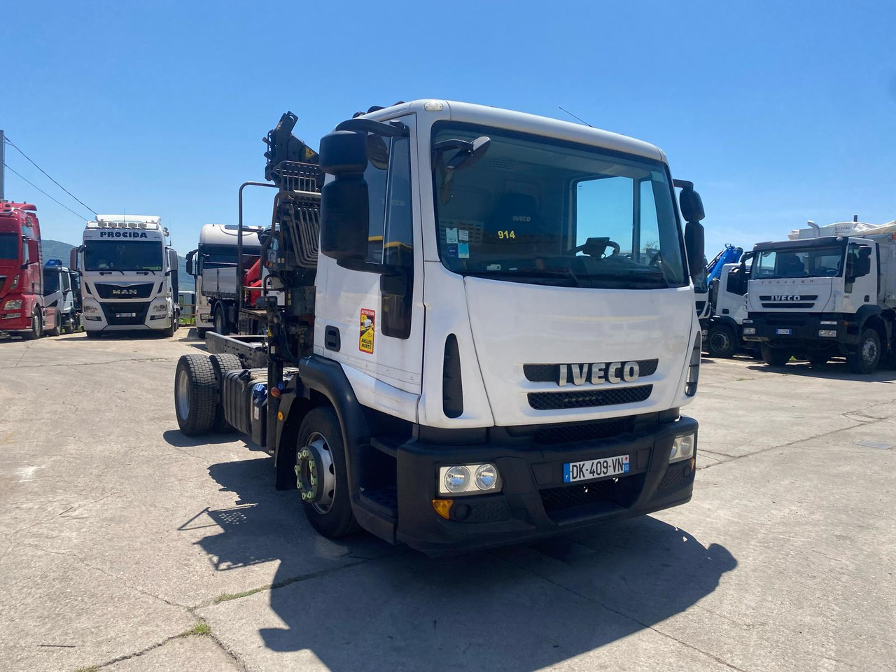 IVECO EUROCARGO 120E25 - Камион с кран: снимка 1 IVECO EUROCARGO 120E25 - Камион с кран: снимка 1