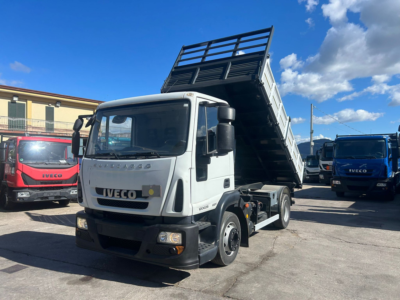 IVECO EUROCARGO 120E25 - Самосвал камион: снимка 4 IVECO EUROCARGO 120E25 - Самосвал камион: снимка 4