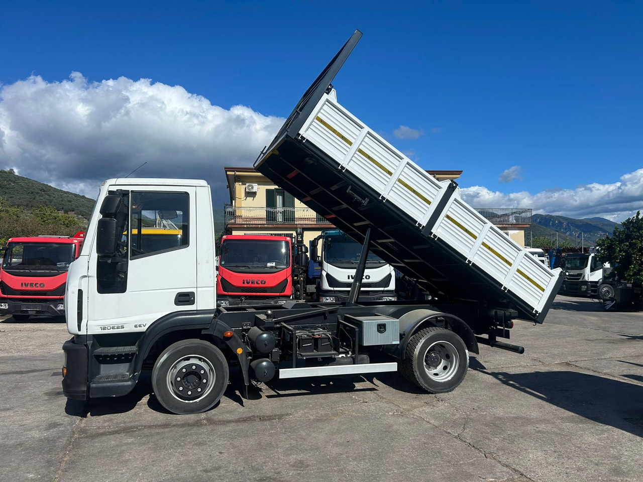 IVECO EUROCARGO 120E25 - Самосвал камион: снимка 2 IVECO EUROCARGO 120E25 - Самосвал камион: снимка 2