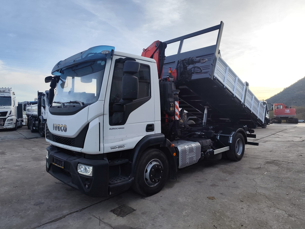 IVECO EUROCARGO 140-250 - Камион с кран: снимка 1 IVECO EUROCARGO 140-250 - Камион с кран: снимка 1