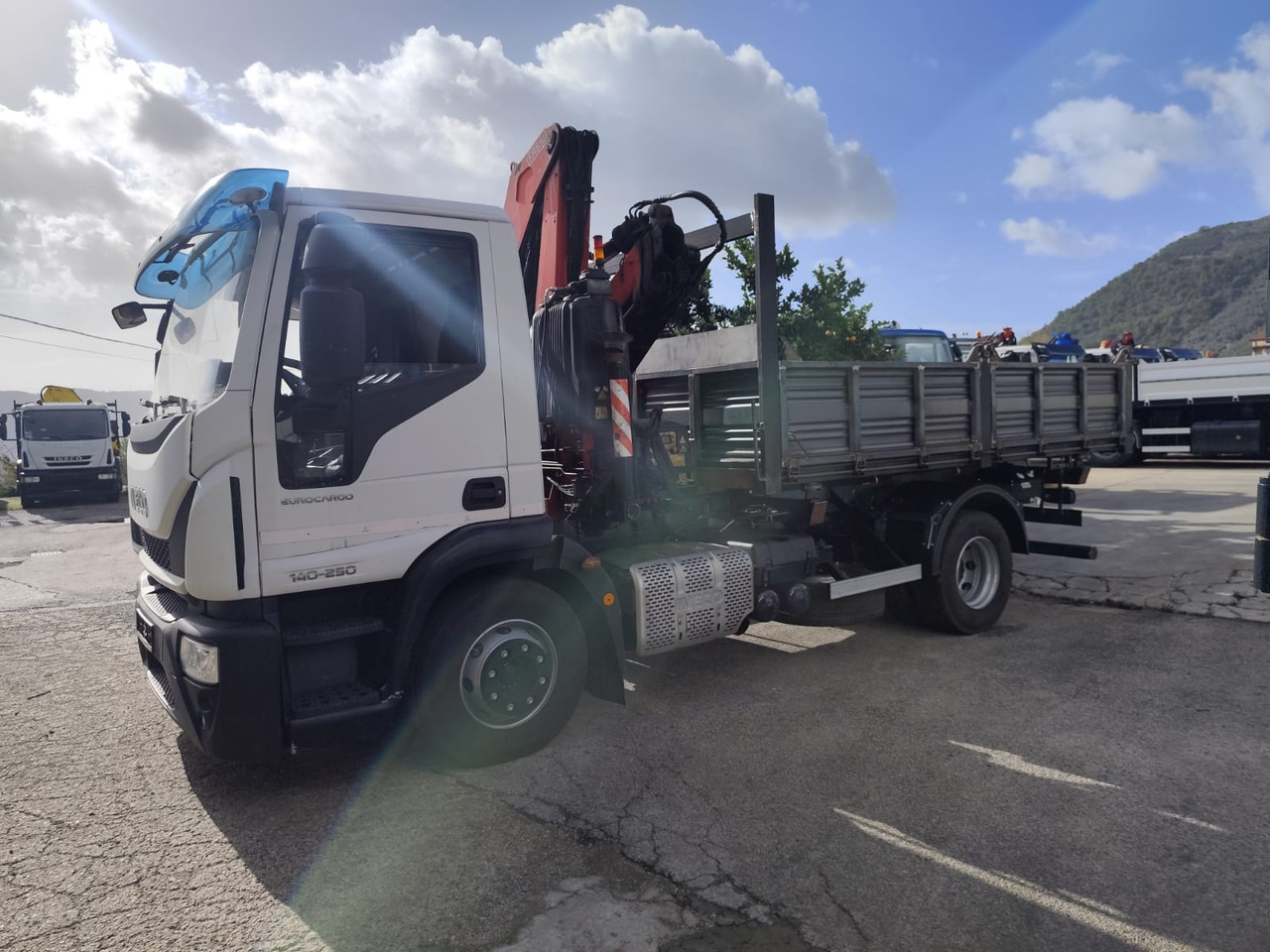 IVECO EUROCARGO 140-250 - Камион с кран: снимка 2 IVECO EUROCARGO 140-250 - Камион с кран: снимка 2
