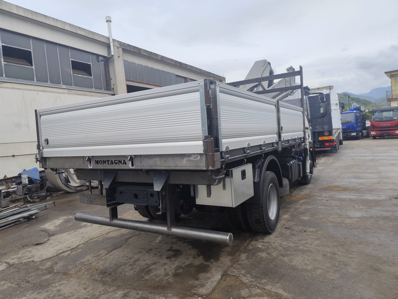 IVECO EUROCARGO 140-250 - Камион с кран: снимка 4 IVECO EUROCARGO 140-250 - Камион с кран: снимка 4