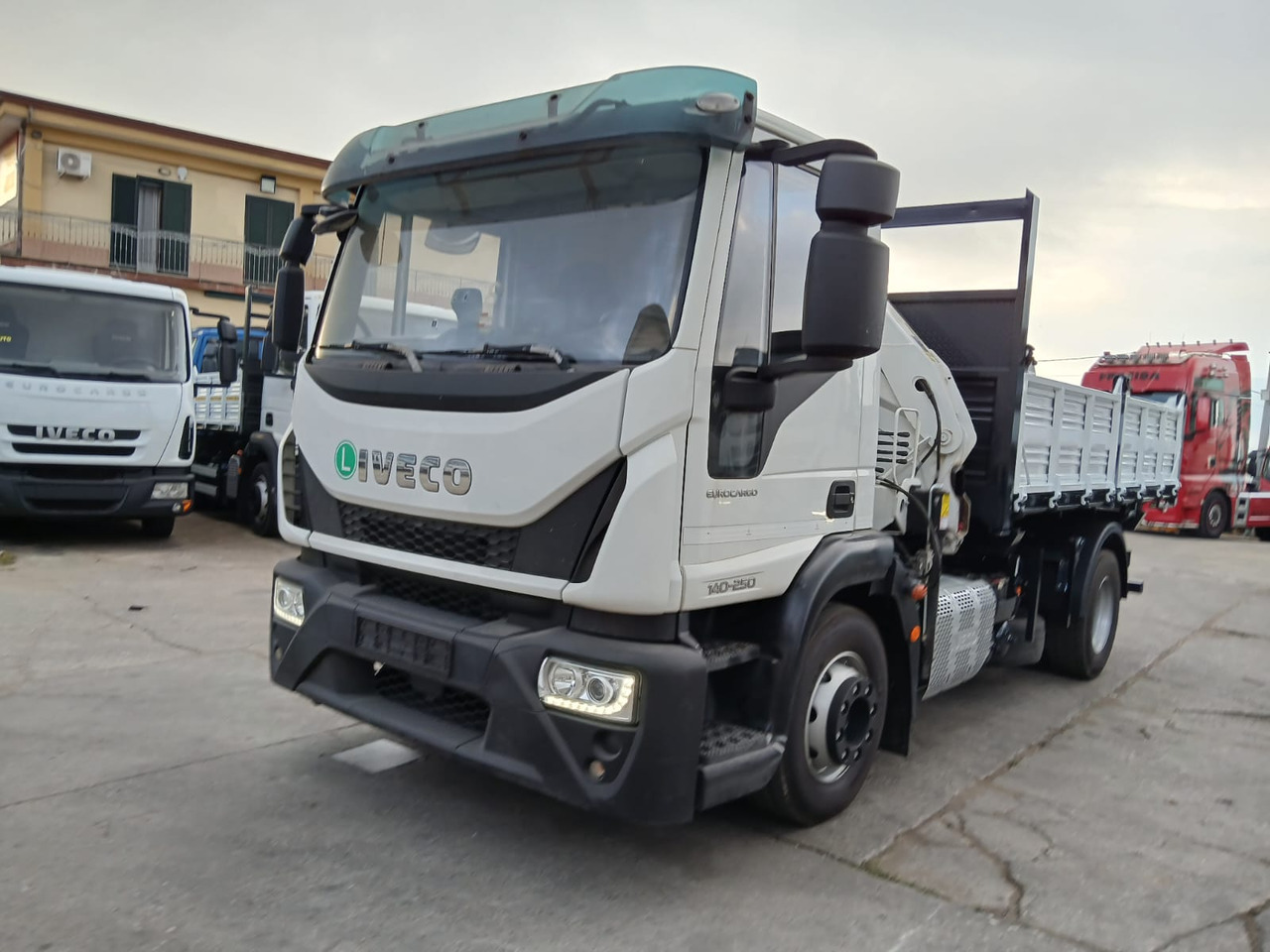 IVECO EUROCARGO 140-250 - Камион с кран: снимка 2 IVECO EUROCARGO 140-250 - Камион с кран: снимка 2