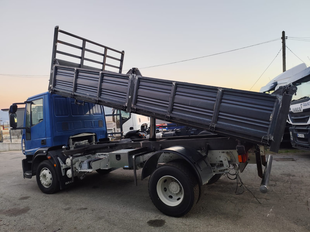 IVECO EUROCARGO 150E25 - Самосвал камион: снимка 3 IVECO EUROCARGO 150E25 - Самосвал камион: снимка 3