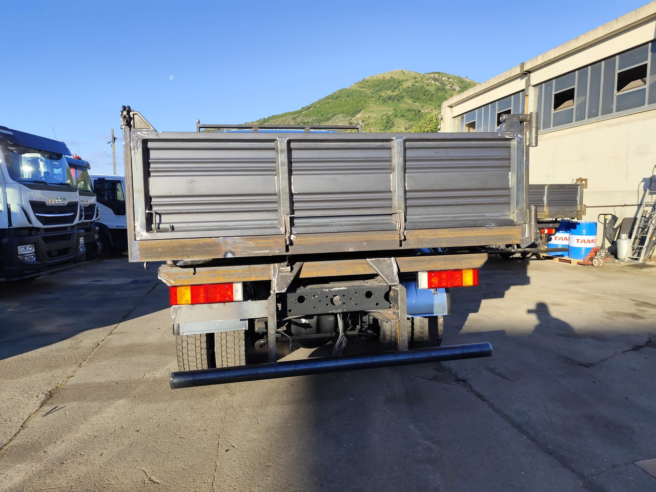 IVECO EUROCARGO 150E25 - Самосвал камион: снимка 3 IVECO EUROCARGO 150E25 - Самосвал камион: снимка 3