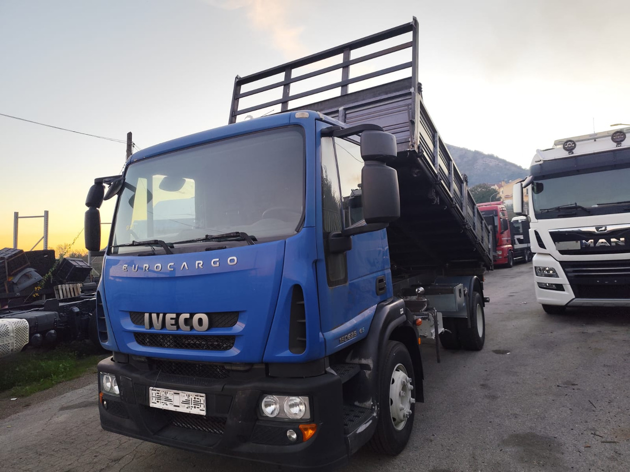 IVECO EUROCARGO 150E25 - Самосвал камион: снимка 2 IVECO EUROCARGO 150E25 - Самосвал камион: снимка 2