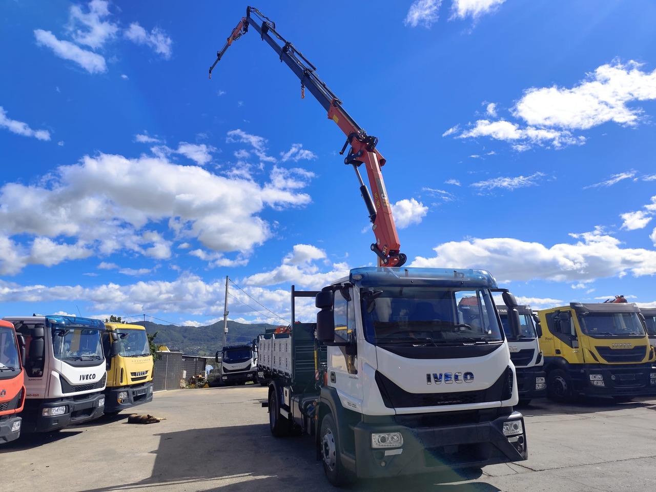 IVECO EUROCARGO 160-250 - Камион с кран, Самосвал камион: снимка 2 IVECO EUROCARGO 160-250 - Камион с кран, Самосвал камион: снимка 2
