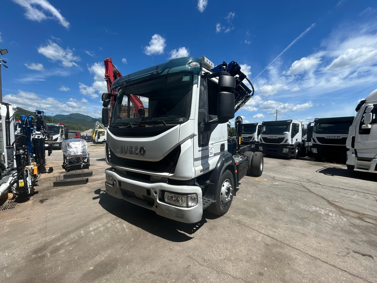 IVECO EUROCARGO 160-250 - Камион с кран: снимка 1 IVECO EUROCARGO 160-250 - Камион с кран: снимка 1