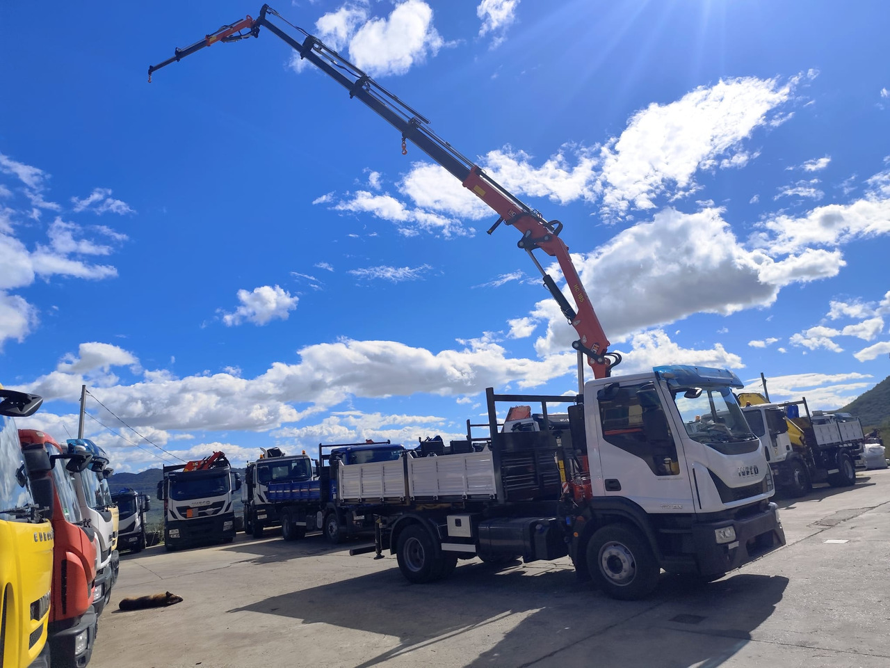 IVECO EUROCARGO 160-250 - Камион с кран, Самосвал камион: снимка 1 IVECO EUROCARGO 160-250 - Камион с кран, Самосвал камион: снимка 1