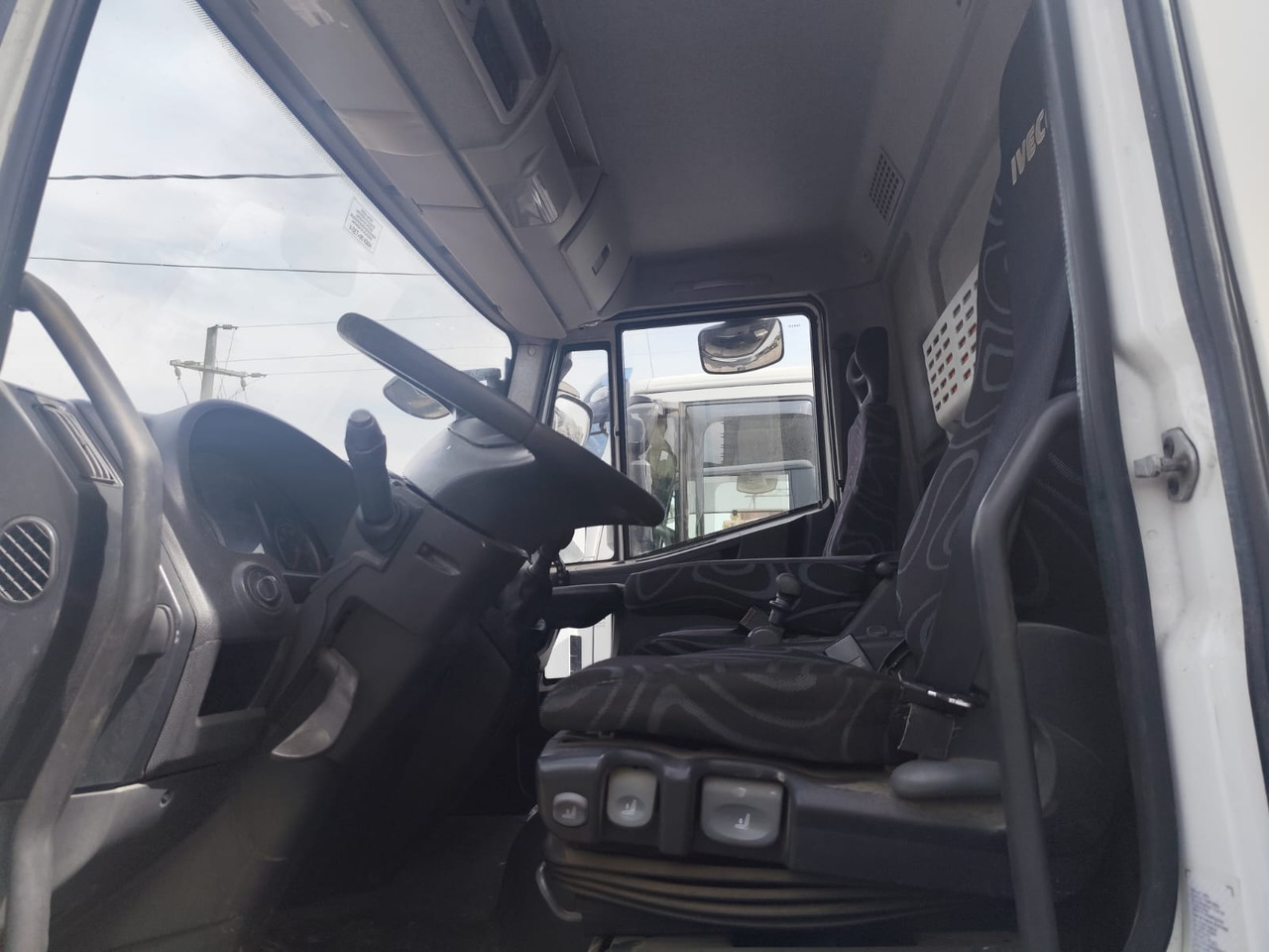 IVECO EUROCARGO 160E25K - Камион с кран: снимка 4 IVECO EUROCARGO 160E25K - Камион с кран: снимка 4