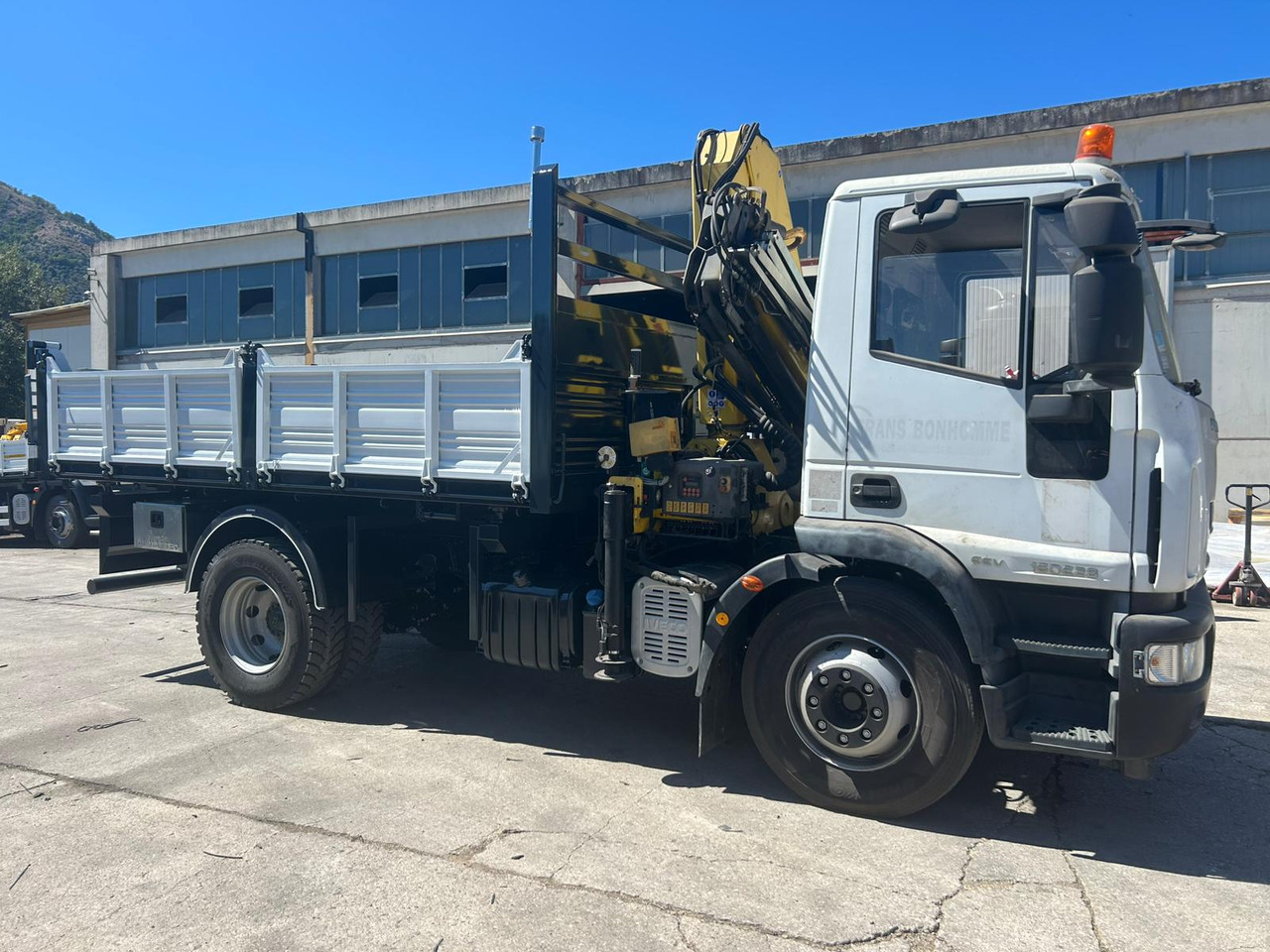 IVECO EUROCARGO 160E28 - Камион с кран, Самосвал камион: снимка 3 IVECO EUROCARGO 160E28 - Камион с кран, Самосвал камион: снимка 3