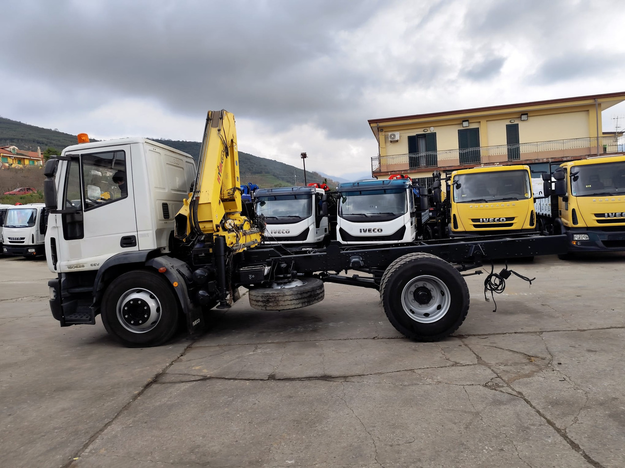 Камион с кран IVECO EUROCARGO 160E28: снимка 14