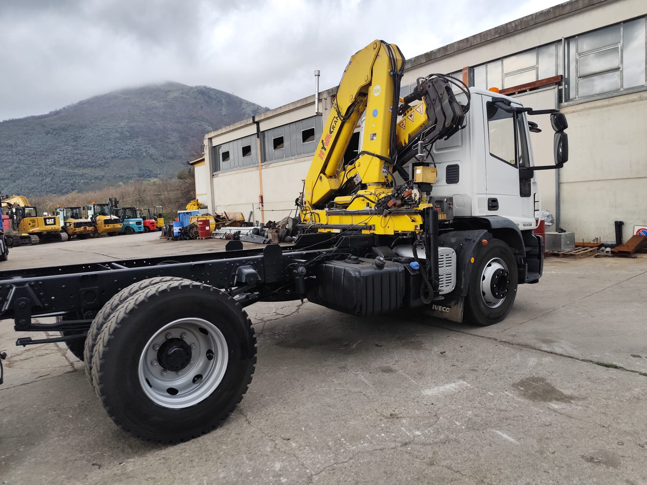 Камион с кран IVECO EUROCARGO 160E28: снимка 25