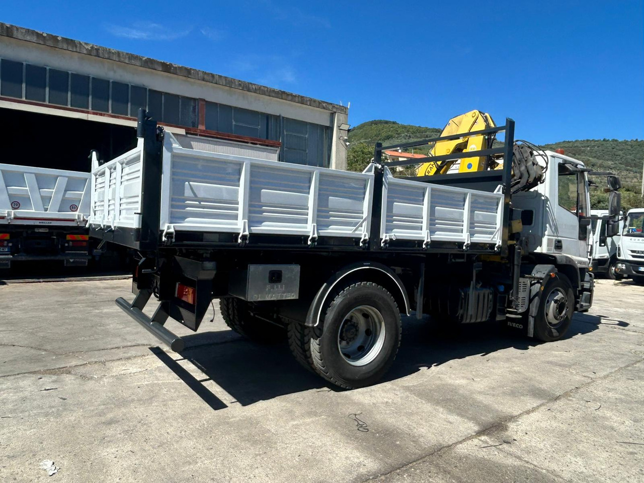 IVECO EUROCARGO 160E28 - Камион с кран, Самосвал камион: снимка 5 IVECO EUROCARGO 160E28 - Камион с кран, Самосвал камион: снимка 5