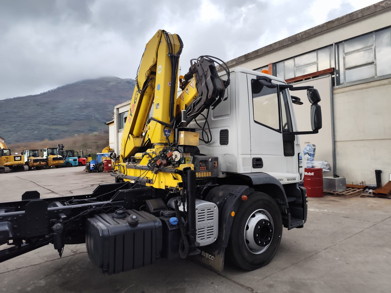 Камион с кран IVECO EUROCARGO 160E28: снимка 10