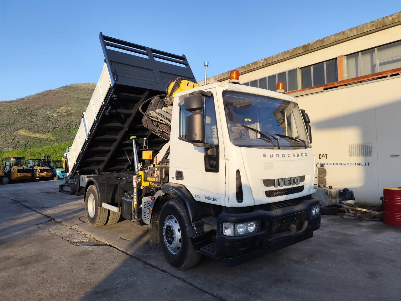 IVECO EUROCARGO 180E25 - Камион с кран: снимка 1 IVECO EUROCARGO 180E25 - Камион с кран: снимка 1