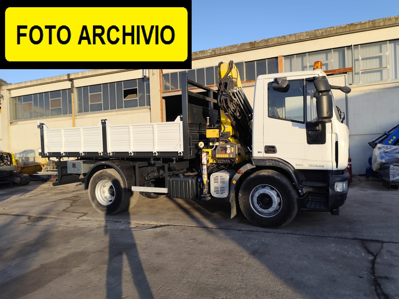 IVECO EUROCARGO 180E30 - Самосвал камион, Камион с кран: снимка 3 IVECO EUROCARGO 180E30 - Самосвал камион, Камион с кран: снимка 3