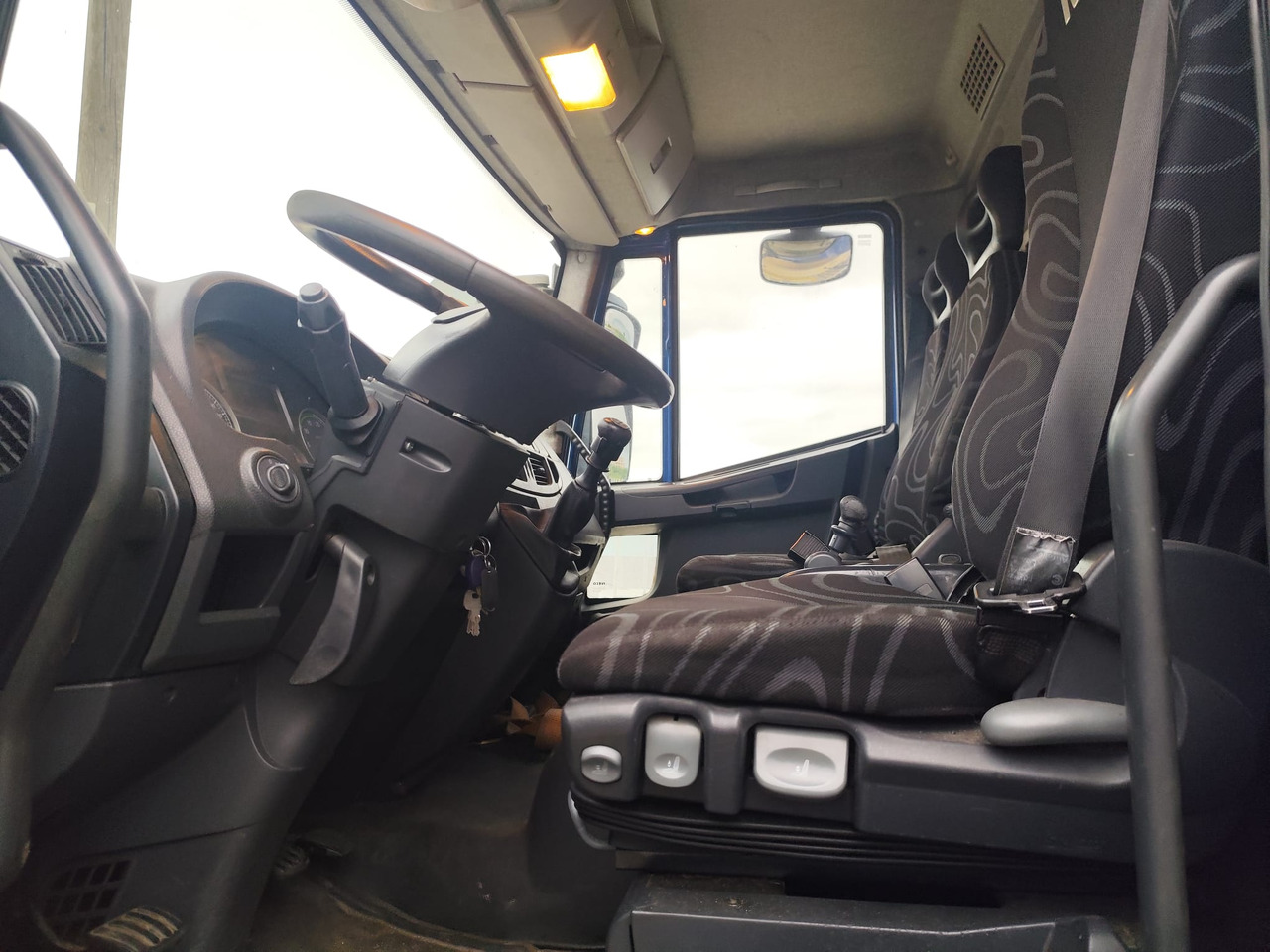IVECO EUROCARGO 190EL28 - Шаси кабина: снимка 5 IVECO EUROCARGO 190EL28 - Шаси кабина: снимка 5