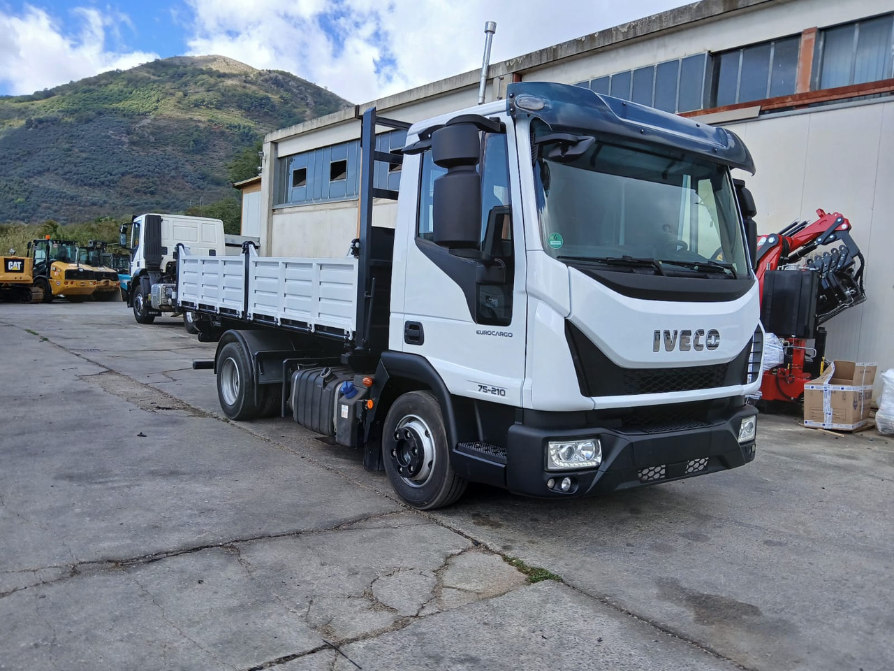 IVECO EUROCARGO 75-210 - Самосвал камион: снимка 2 IVECO EUROCARGO 75-210 - Самосвал камион: снимка 2