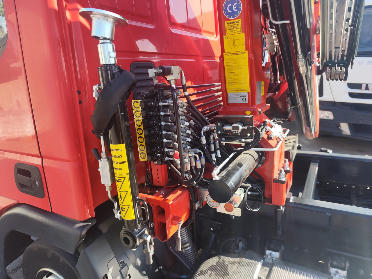 IVECO EUROCARGO 80-190 - Камион с кран: снимка 4 IVECO EUROCARGO 80-190 - Камион с кран: снимка 4