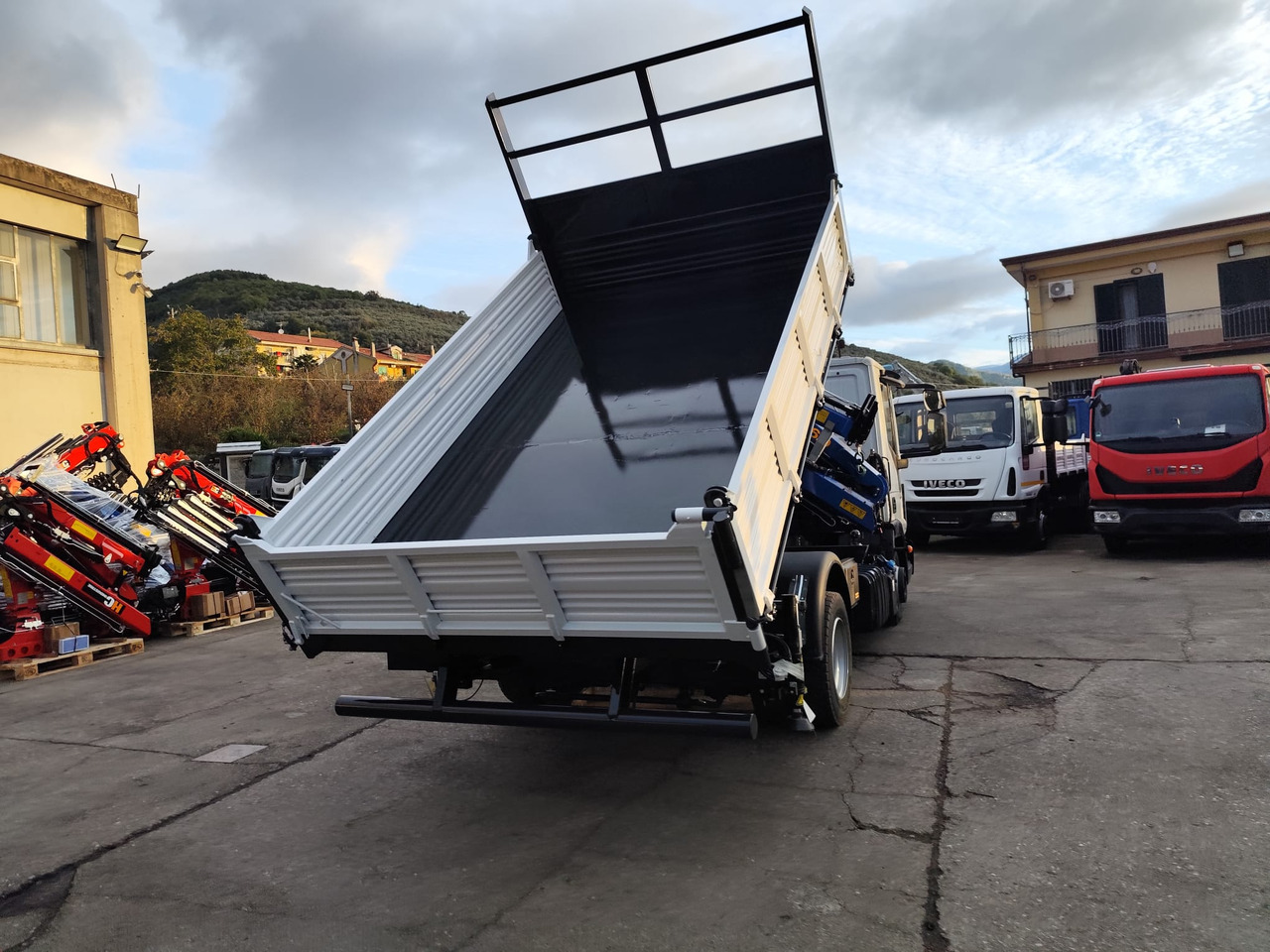 IVECO EUROCARGO 80-210 - Камион с кран, Самосвал камион: снимка 5 IVECO EUROCARGO 80-210 - Камион с кран, Самосвал камион: снимка 5