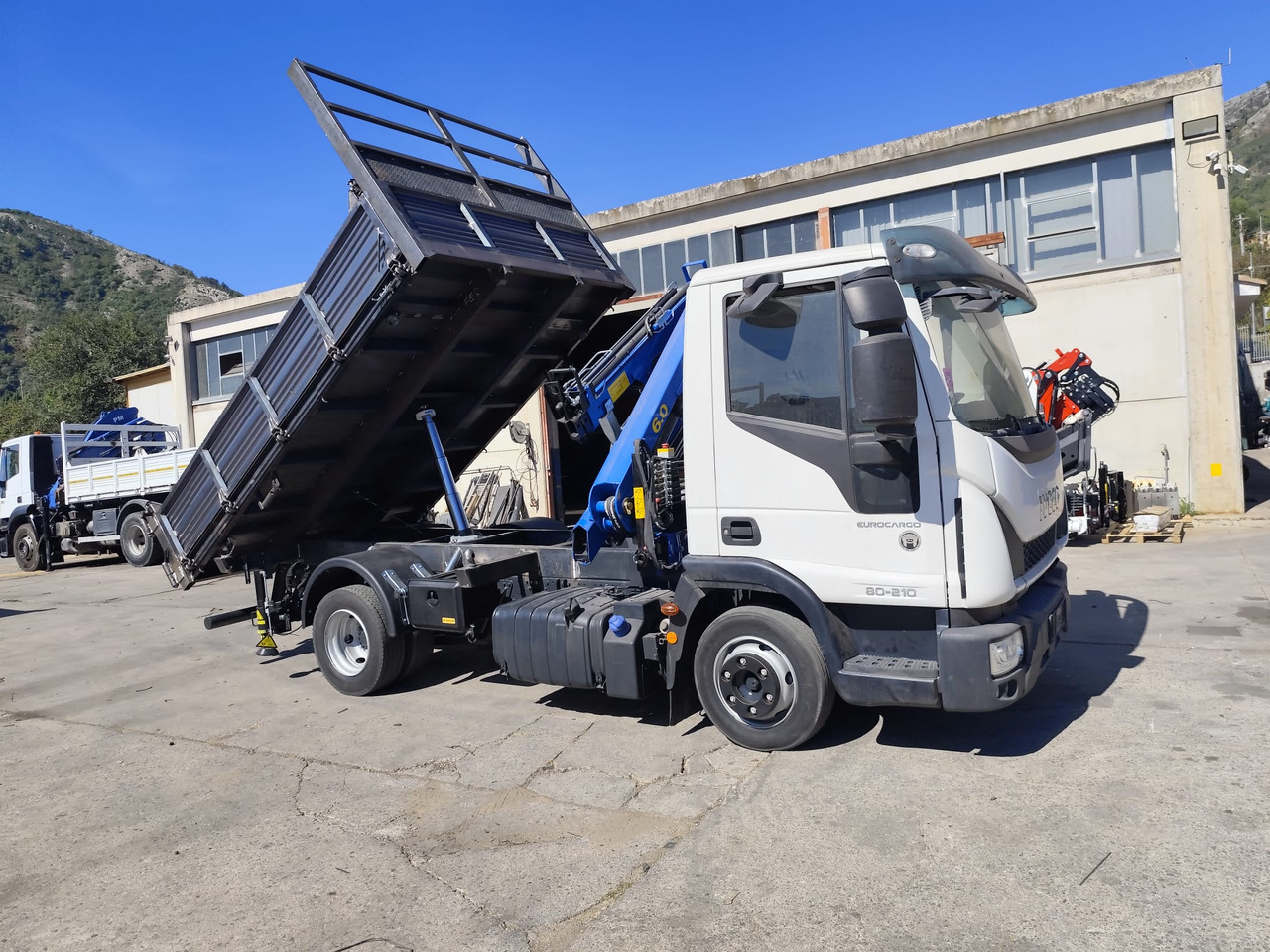IVECO EUROCARGO 80-210 - Камион с кран: снимка 3 IVECO EUROCARGO 80-210 - Камион с кран: снимка 3