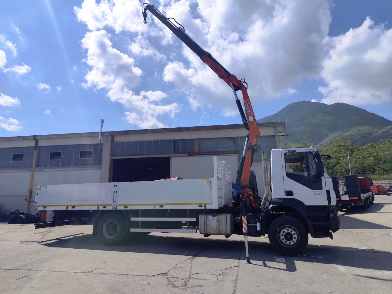 IVECO STRALIS 190S31 - Камион с кран: снимка 2 IVECO STRALIS 190S31 - Камион с кран: снимка 2