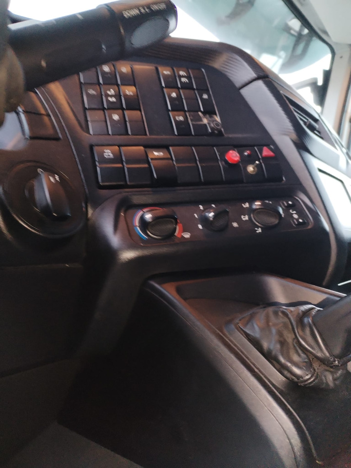 IVECO STRALIS AD 260S31 XP - Шаси кабина: снимка 5 IVECO STRALIS AD 260S31 XP - Шаси кабина: снимка 5