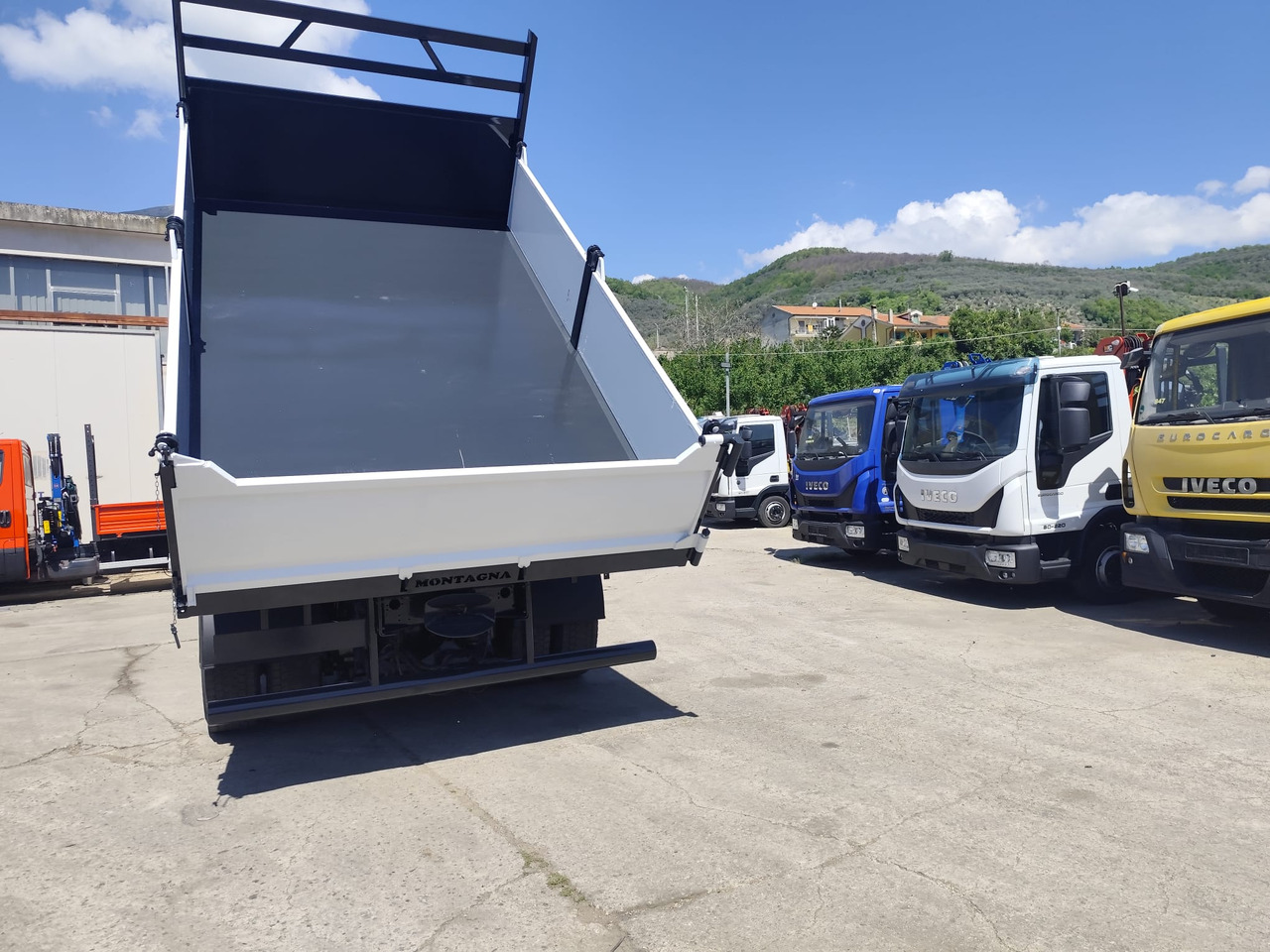 Камион с кран, Самосвал камион IVECO STRALIS CUBE 190S33: снимка 6